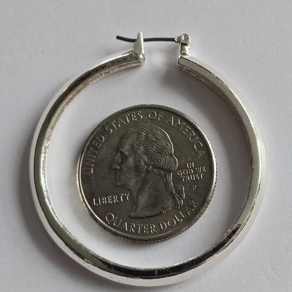 Liz Claiborne hoop earrings silver tone metal hoops big large classic LC - Picture 9 of 10